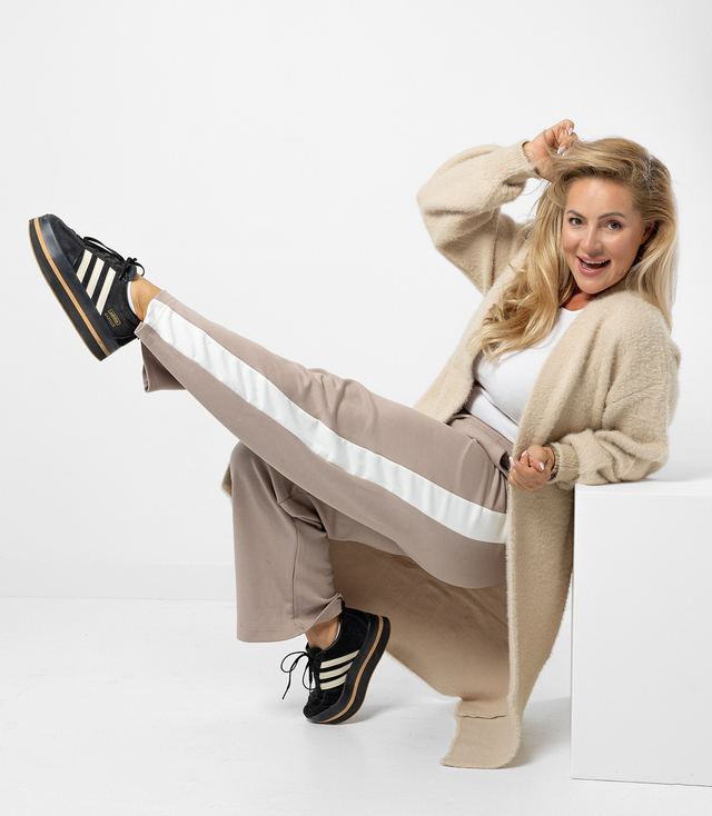 Comfortable sweatpants with white piping LEXI