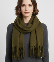 Elegant scarf with tassels in one color