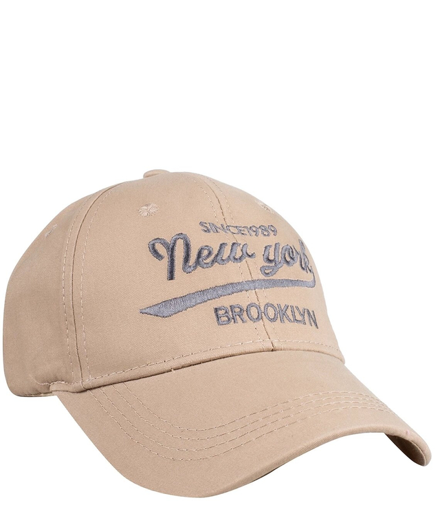 Embroidered baseball cap decorated with the inscription NEW YORK