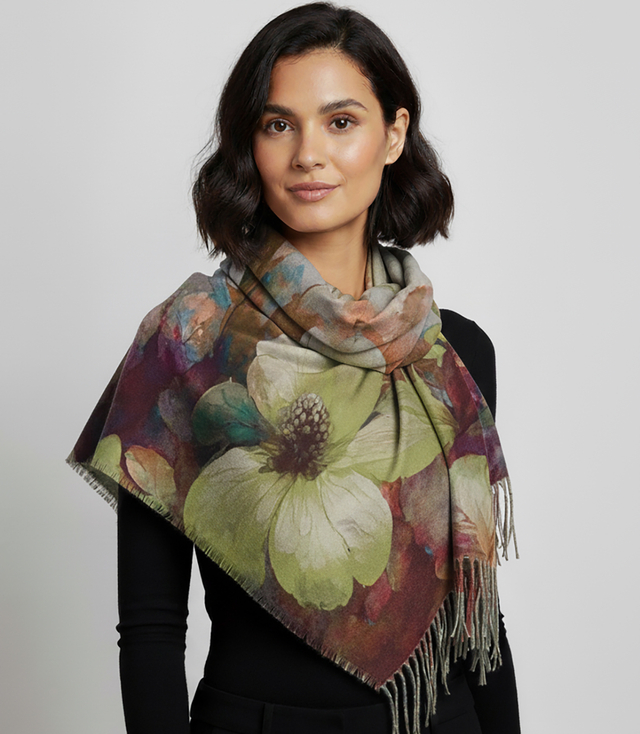 Elegant scarf large flowers with tassels