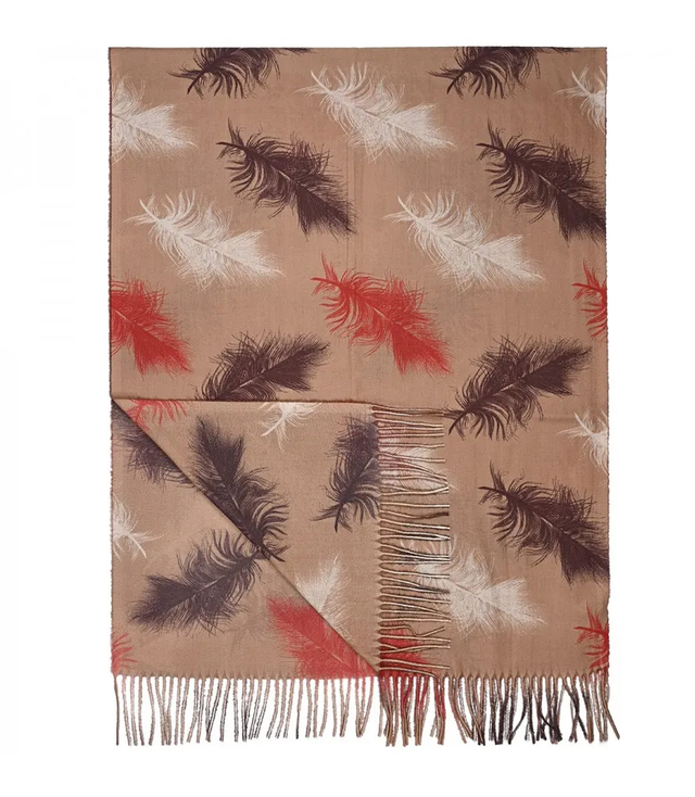 Elegant scarf with tassels