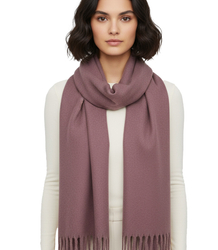 Elegant scarf with tassels in one color