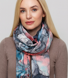 Elegant scarf with tassels